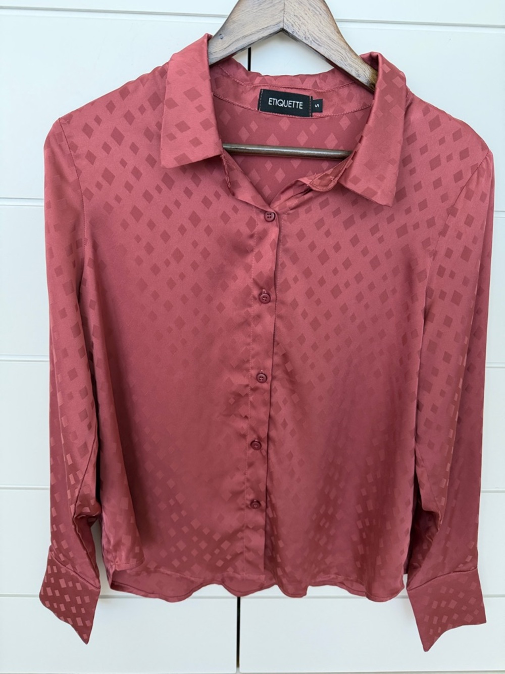Etiquette Clothiers Rose Red Satin Diamond-Texture Button Down Shirt